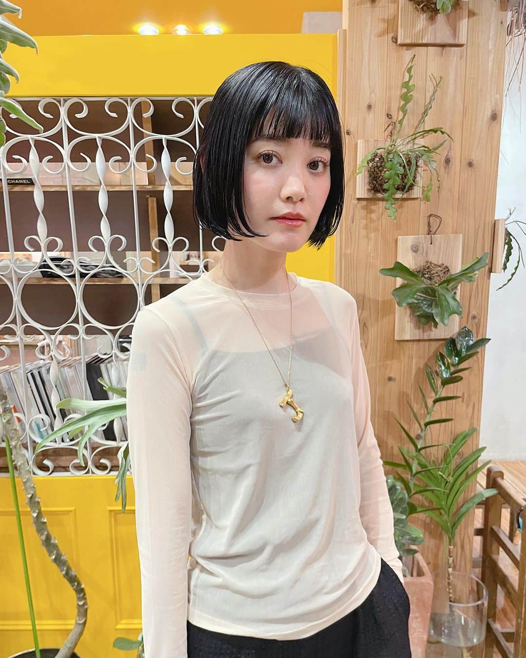 田中真奈美のインスタグラム：「みかさん💓暗髪ボブ✂️ 相変わらず素敵✨ . 出会ってもう10年以上だからお互い歳を確認し合ってビックリ‼️🤣🤣 . あの日からずっとありがとう🥰🙏🏻✨ . . . #暗髪  #福岡美容室  #大名美容室  #天神美容室」