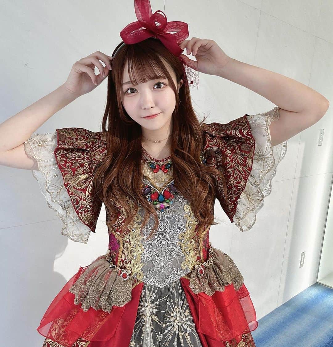 朝比奈さくらのインスタグラム：「うけとって>_< ♡  この衣装が1番すき！！はじめてきれて うれしー☺️💎  #朝比奈さくら　#まねきケチャ　#偶像　#自拍　#アイドル #lfl」
