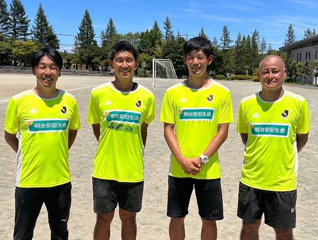 水本裕貴のインスタグラム：「_ 地元である三重県で 明治安田生命Presents JリーグMYサッカー教室/MYドリームチームに参加させて頂きました。  未来のJリーガー達の笑顔をたくさん見れて嬉しかったです！  子どもに『一生の思い出になった』と言われたときは最高でした。  スタッフ関係者の皆様、このような素晴らしい機会を設けていただきありがとうございました。  #三重県 #要田勇一 #飛弾暁 #佐藤洸一 #感謝」