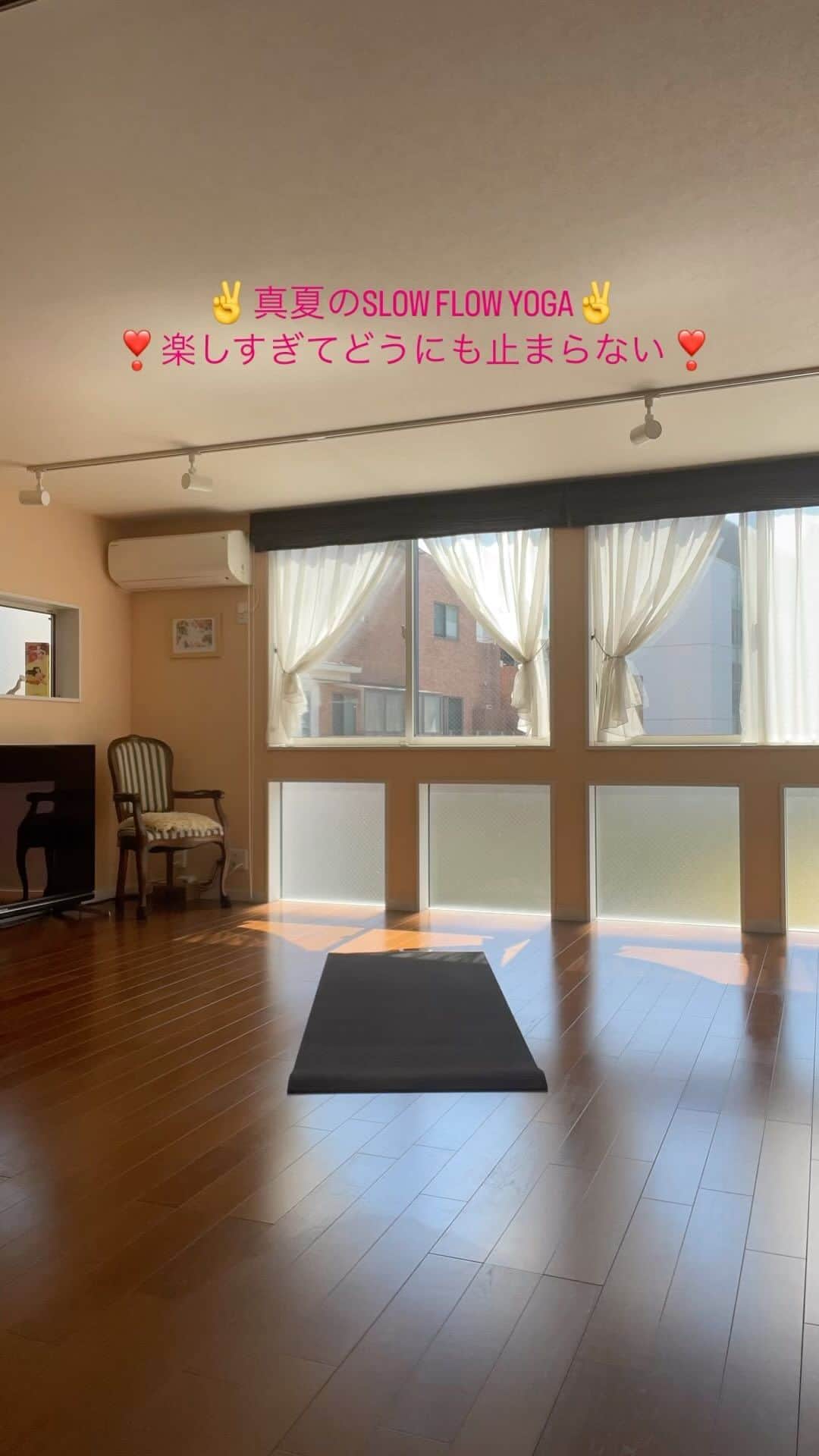 Ken Harakumaのインスタグラム：「ケンハラクマ考案 SLOW FLOW YOGA 真夏に最適❣️ @international_yoga_center  @iyc_online_yoga_studio  ↑ こちらから登録視聴❣️」