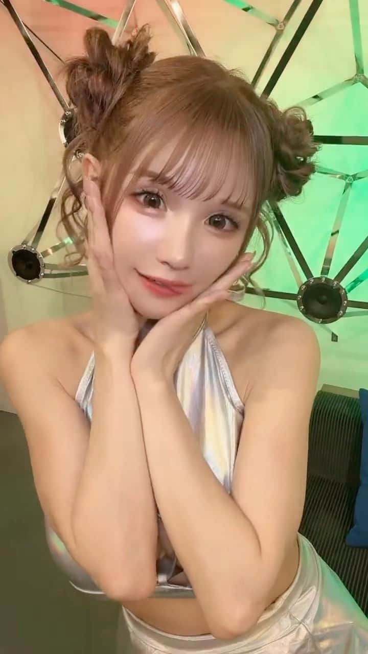 にゃいりんのインスタグラム：「1発撮り🫶 この髪型お気に入り I took it in one shot.I like this hairstyle」