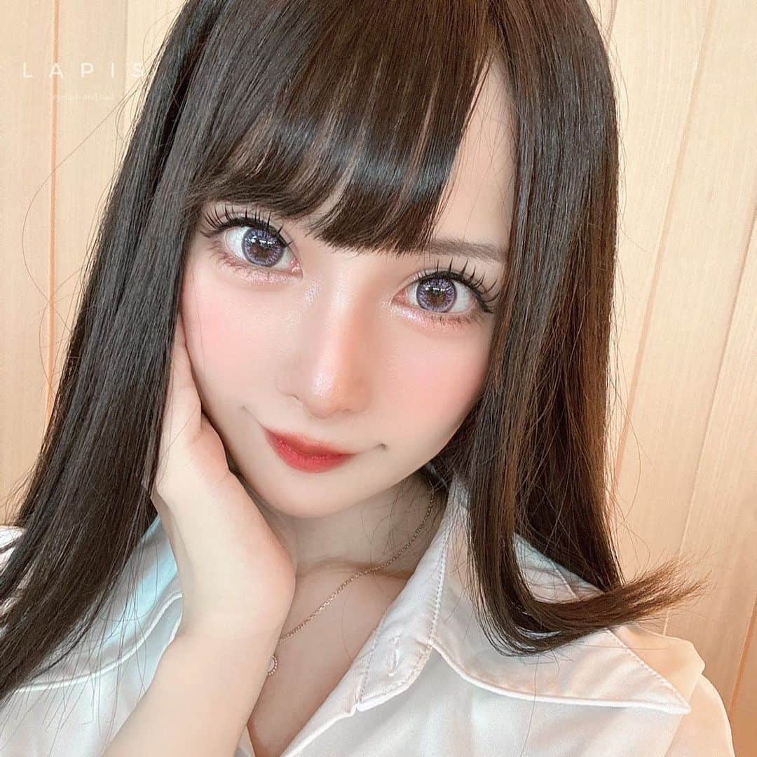 LAPISCHIHIROのインスタグラム：「⁡ ⁡ らむめろちゃん 𝑒𝑦𝑒𝑠❤︎ ⁡ 当店では毛質、カール、太さ、長さ等全て お選び頂けるので1本1本、1mm単位で こだわって貴女だけのデザインをお作り致します🪞🫧 豊富な経験と知識で貴女の理想に近付く オーダーメイドなマツエクをデザインさせて頂きますので 是非Lapisへお越し下さいませ😌♡ ⁡ ‪‪ 目の形、まつ毛の生えぐせ等1人1人違いますので お客様のお好みの雰囲気に合わせて貴女にぴったりな デザインを一緒に見つけて行きましょう💎⟡.· ⁡ ⁡ 担当 : 𝑐ℎ𝑖ℎ𝑖𝑟𝑜 𝐿𝐼𝑁𝐸 : chihi0815 ⁡ ＿＿＿＿＿＿＿＿＿＿＿＿＿＿＿＿＿＿＿＿＿＿＿ ⁡ Eyelash&Nail Salon Lapis 渋谷本店 ☏03-6416-4998 〒 東京都渋谷区宇田川町33-12 J+RサイドRビル8階 営業時間 : 10:00~20:00 ⁡ ◾︎ご予約は𝐿𝐼𝑁𝐸、𝐷𝑀からも承ってます。 ◾︎Hot Pepperの空きが×でもご案内   出来る場合があるので直接ご連絡下さい𖤐 ⁡ ＿＿＿＿＿＿＿＿＿＿＿＿＿＿＿＿＿＿＿＿＿＿＿ ⁡ #マツエク #マツエク付け放題 #マツエクつけ放題 #まつ毛エクステ #まつげエクステ #マツエクデザイン #ラピスマツエクデザイン #ラピス #束感 #束感マツエク #束感まつげ #束感まつ毛 #網紅マツエク #ワンホンマツエク #ワンホン #網紅 #ブライダルマツエク #ブライダルメイク #花嫁美容 #プレ花嫁 #アイリストさんと繋がりたい #마츠엑  #속눈썹연장술 #eyelash #eyelashsalon #eyelashextension #eyelashextensions #lapis #lapisマツエク #lapiseyelash」