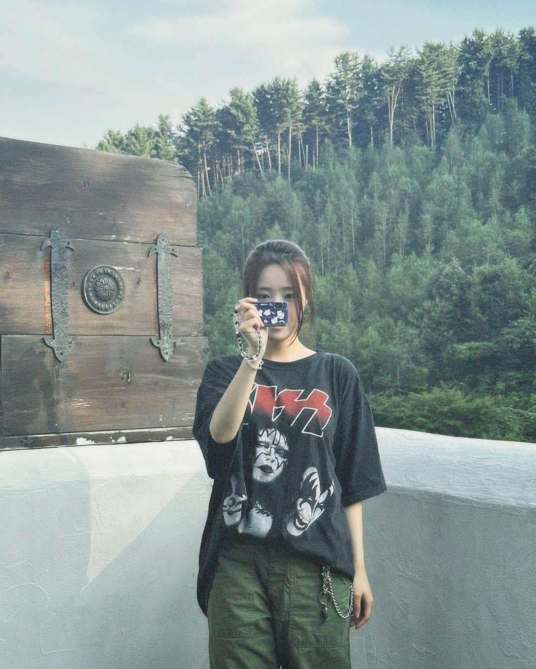 ジユルのインスタグラム：「#Vintage 발견의 재미  #kiss #fujifilm #chromehearts」