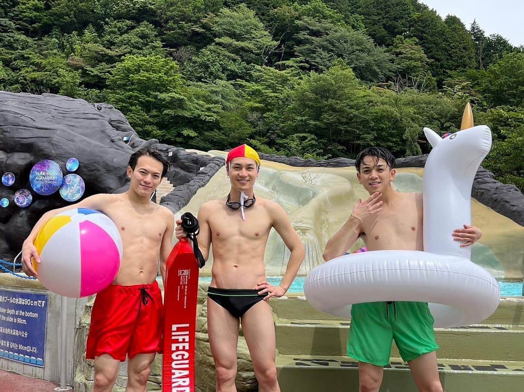 フジテレビ「もしもツアーズ」のインスタグラム：「7月30日(日)夕方4時から🏖️ 放送まであと1日！  #TravisJapan のトラベルジャパン✈️  箱根の魅力をたっぷりとリポートしたあとは温泉でまったり♨️  Travis Japanと一緒に箱根に疲れを癒しに来ませんか☺️  #もしツア #箱根 #温泉 #トラジャ #宮近海斗 #松田元太  #松倉海斗 #明日放送」