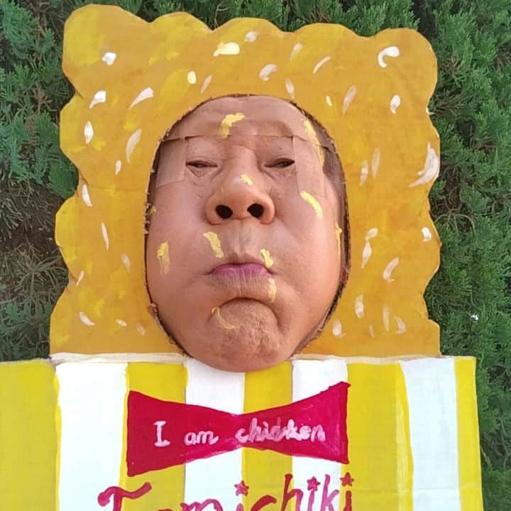 石塚英彦さんのインスタグラム写真 - (石塚英彦Instagram)「リクエスト大会(501) ｢ファミチキ｣ ファミリーマートが 自らの看板商品として 位置づけている まいうーフライドチキン。  お知らせ ユーチューブ石ちゃんねる❗ まいうー情報専門ちゃんねる❗ 毎週水曜日、土曜日 18:00に更新してるのさっ❗ おもしろいよっ❗見てみてっ❗ ちなみに本日は、熊本ラーメンの老舗｢佳花｣の馬油を使った、まいうーラーメンを頂きました。  石塚英彦 #ファミチキ#フライドチキン#ファミリーマート#チキン#まいうー#自由研究#コスプレ#コスプレイヤー#cosplayer#石塚英彦#石ちゃんねる」7月29日 20時04分 - ishichan_0206