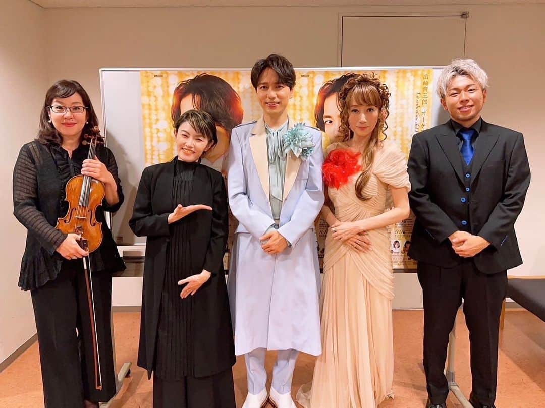 山崎育三郎さんのインスタグラム写真 - (山崎育三郎Instagram)「兵庫公演無事終演。  ご来場頂いた皆さん、ありがとうございました。  今日のプリンセスは涼風真世様。  闇広の低音ヴォイスに痺れ、僕ヒロ可愛すぎました。  大阪交響楽団の皆さん、ゆうこりん、こうへいさん、最高のパフォーマンスありがとうございました！  次は、母の故郷岡山公演。  皆さんお待ちしてます。  #1936PRINCIPE」7月29日 20時09分 - ikusaburo_yamazaki