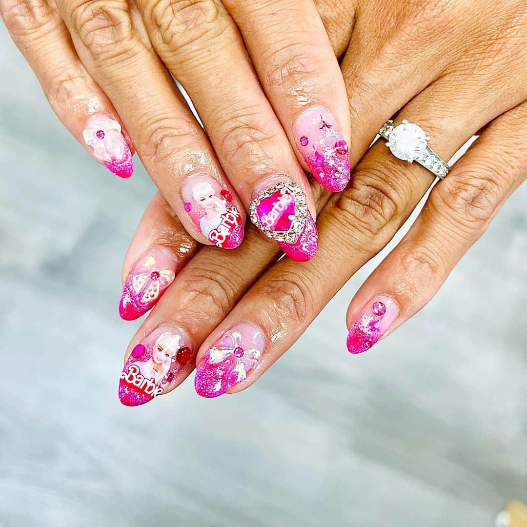 Britney TOKYOのインスタグラム：「Sparkle Barbie doll💖💖💖 for @mernatty   Use💅🏻 @pregelusa S065 jelly pink color over glitter」