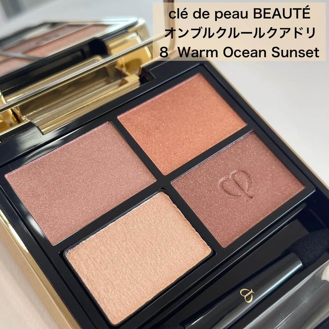 国分亜美さんのインスタグラム写真 - (国分亜美Instagram)「【clé de peau BEAUTÉ新作アイシャドウ】 ⁡ ⁡ 先週末に出た、clé de peau BEAUTÉのアイシャドウ✨️ ⁡ 発売前から可愛いなと狙ってた2色が 実物はもっと可愛すぎました😍💘 ⁡ ⁡ ⁡ clé de peau BEAUTÉ オンブルクルールクアドリ ⁡ 繊細だけどキラキラなラメとツヤが とても綺麗で上品なパレット✨️ ⁡ ⁡ ・メイクの持ちが12時間持続 ・左下のプライマーは保湿効果が8時間持続し、 まぶたの水分量もアップ ⁡ という嬉しい効果も🥹❣️ ⁡ ⁡ ⁡ 8  Warm Ocean Sunset ⁡ 左上：肌に溶け込むコーラルベージュ 右上：多幸感いっぱいなオレンジ 左下：優しいアイボリー（プライマー） 右下：チョコレートのようなブラウン ⁡ ゴールドラメなど暖かみのある色を中心とした 多色ラメが輝いています。 Bright-Springさんに特におすすめ💓 ⁡ ⁡ ⁡ 9  Pink Coral Shells ⁡ 左上：ニュートラルな色味の大人可愛いピンク 右上：ミルクティーのような明るめのベージュ 左下：淡いピンクに近いオフホワイト（プライマー） 右下：女性らしいローズブラウン ⁡ シルバーラメなど青みがかった色を中心とした 多色ラメが輝いています。 Bright-Summerさんに特におすすめ💓 そこまで青みが強くないパレットなので Bright-Springさんも可愛いです💗 ⁡ ※ラピスの16タイプカラーメソッド®に基づく アナリスト個人の見解です。 ⁡ ⁡ ⁡ パーソナルカラーがWarm-Springの私は 『8  Warm Ocean Sunset』が特に合っているのと、 『9  Pink Coral Shells』を使うときは 左上のピンクよりも右上のベージュをメインにして より馴染ませて使うことが多いです😊 ⁡ 上品なきらめきで目元に透明感が出るので 一気にお気に入りになりました💖 ⁡ ⁡ どちらのパレットもフェミニン系のお洋服が好きな方は 特にお似合いな配色だと思います🪞✨️ ⁡ 色を見る参考になったら嬉しいです🥰 ⁡   ⁡ ⁡ ୨୧･････････････････････････････････････････････････୨୧ ⁡ ⁡ 色とコスメが得意なイメージコンサルタントです💄❤️ （1st：Warm-Spring／2nd：Warm-Autumn） ⁡ 投稿が参考になったと思ってくださった方は フォロー・いいね・保存して頂けると とっても嬉しく、励みになります🥹💓 ⁡ ⁡ ୨୧･････････････････････････････････････････････････୨୧ ⁡ ⁡ ⁡ ⁡ #クレドポーボーテ #cledepeaubeaute #オンブルクルールクアドリ #イエベコスメ #イエベ春コスメ #ブルベコスメ #ブルベ夏コスメ #デパコスアイシャドウ #アイシャドウパレット #デパコス購入品 #新作コスメ #コスメレビュー #コスメ大好き #コスメオタク #美容女子 #顔タイプフェミニン #16タイプパーソナルカラー診断 #コスメコンシェルジュ」7月29日 20時24分 - amimi_kokubun