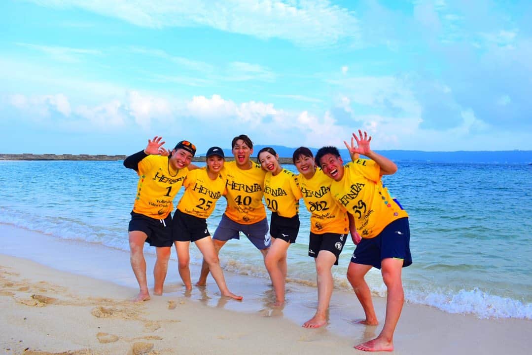 ヘルニア国物語さんのインスタグラム写真 - (ヘルニア国物語Instagram)「沖縄バレーボールフェスティバル前日は、沖縄のビーチで沖縄の人達と熱いビーチバレーをさせていただきました🔥お相手してくれた皆様ありがとうございました✨  明日のバレーフェスティバルでも熱い試合しましょう😁  ヘルニア国物語のフォローお願いします！ Follow👉 @heruniakokumonogatari   世界で1番「バレーボール」を楽しんでる集団が遊び心満載の企画でみんなが笑顔になる動画をお届けします😁   The group that enjoys "volleyball" the most in the world will bring you a video full of playful projects that will make everyone smile 😁.  #ヘル国　 #ヘルニア国物語　 #HERNIAKOKUMONOGATARI  #バレー　 #バレー部　 #バレーボール　 #バレーボールYouTuber  #ハイキュー　 #ハイキュー好きな人と繋がりたい　 #volleyball  #volleyballprayer  #volleyballgirls  #volleyballislife  #volleyballYouTuber  #YouTube  #YouTuber  #スポンサー募集  【オフィシャルスポンサー】 T.si. 様 SHIMPEI様 株式会社Growith様 @growithapp FUJISAN様」7月29日 20時18分 - heruniakokumonogatari