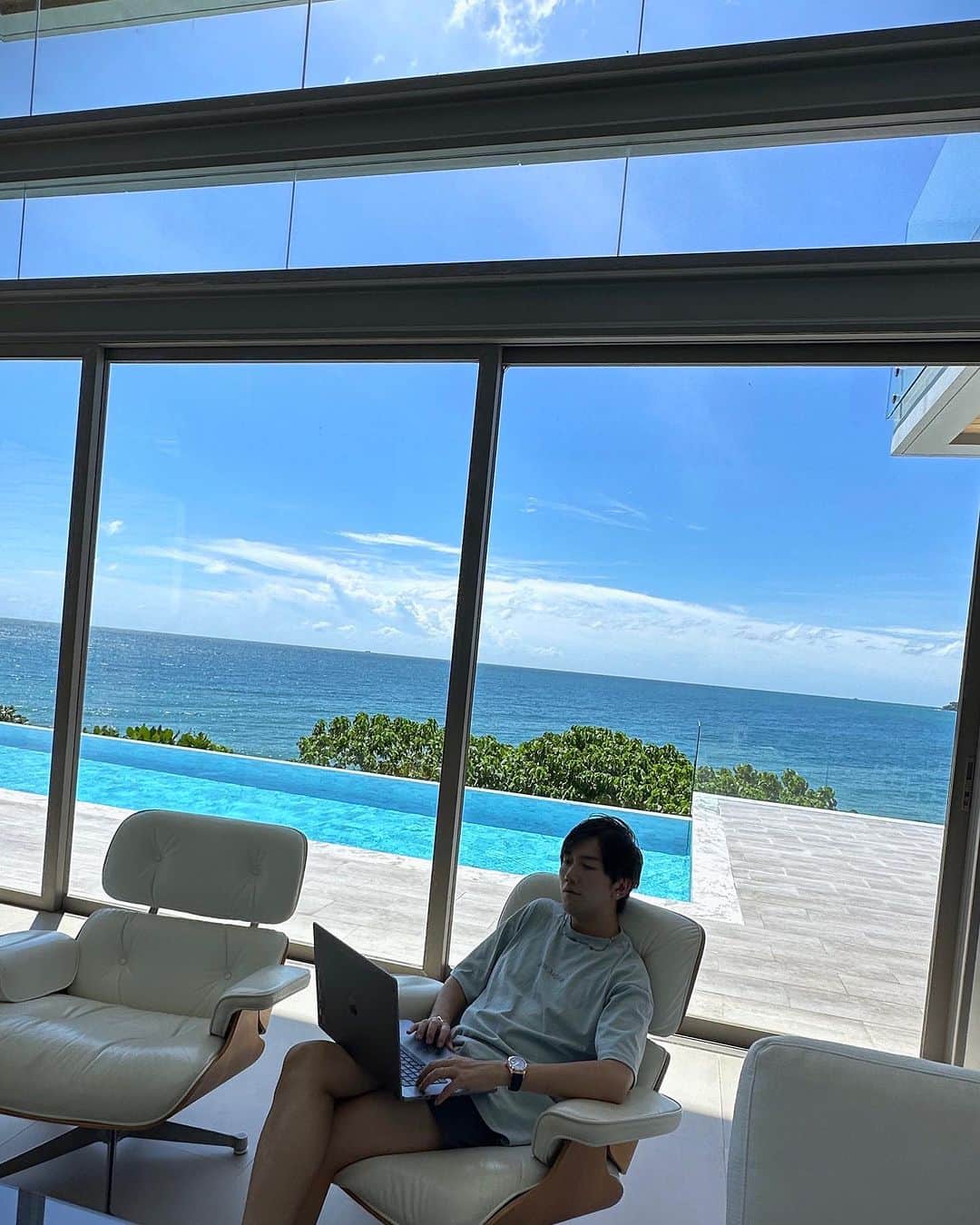 TeddyLoidのインスタグラム：「Summer to hot⛱️」