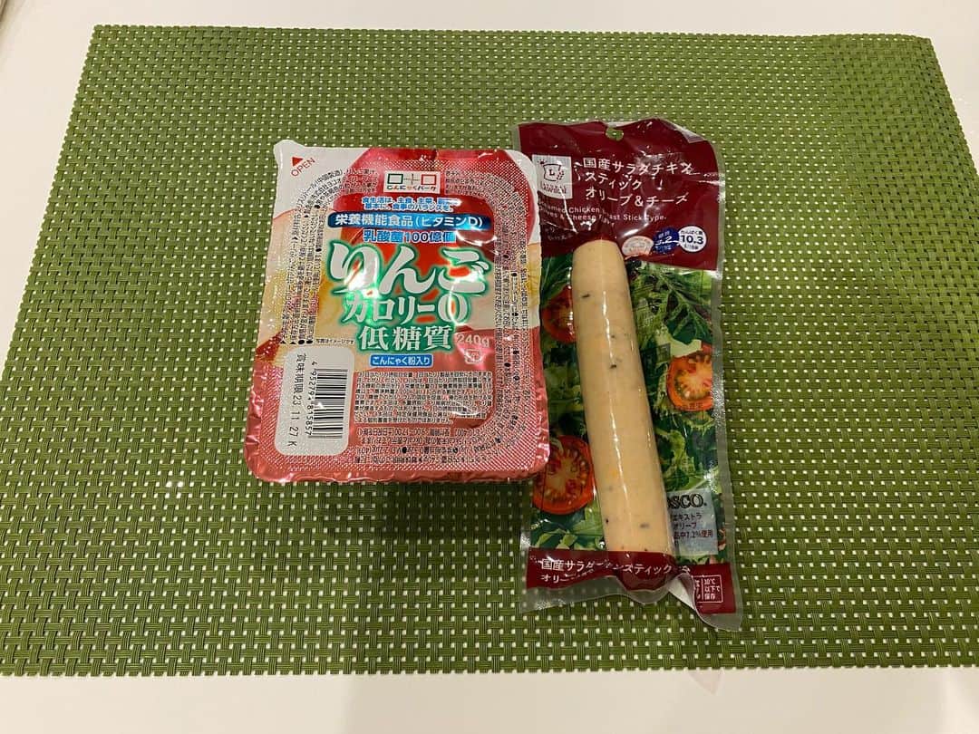 喜多村章子さんのインスタグラム写真 - (喜多村章子Instagram)「729日のトレーニングと食事です ・ 「ストレッチ」 ・ もう、カッチカチなんです。 トレーニング後のケアを怠ってきたから。 バーベキューの時、網の上で忘れられて、黒い塊になった肉みたいになってます😅 ・ 今以上にケアしよう❣️ 明日は　@cocoonkumo  さんのサロンで岩盤浴。楽しみ〜💕 ・ 今日もありがとうございました！ ・ #fitness #workout #training #anytimefitness #bodybilding #筋トレ #女子フィジーク #ウーマンズフィジーク」7月29日 20時33分 - nattsu.bm.72233