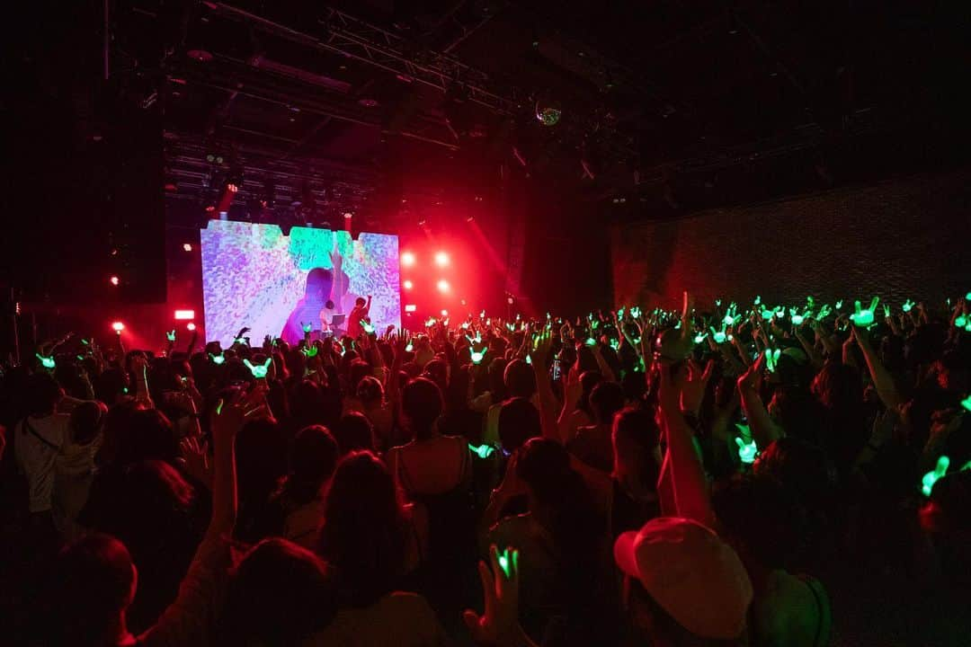 バン・ヨングクさんのインスタグラム写真 - (バン・ヨングクInstagram)「THE COLORS OF BANG WORLD TOUR END Half away across the world, 23 cities, thank you all for the unforgettable two months. It felt like a dream, love yourself til we meet again. I’ll be back with more music and thats a promise. Love you all. 🌐」7月29日 20時43分 - bangstergram