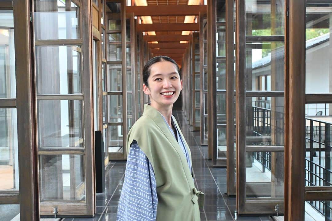 朝香りほさんのインスタグラム写真 - (朝香りほInstagram)「ゆっくり楽しめる今の時期に 早めの誕生日温泉旅行を開催してくれました🤰💛  入籍日に来た特別な旅館「強羅花壇」 ここの時間の流れが好きすぎて １日過ごすだけで何日も過ごしたくらい 心が癒されます。。  お互いに前回よりも旅館の良さを実感できて 沁み渡りました。幸せだね。  旦那氏いつもありがとう🫶  #強羅花壇#温泉#旅館 #マタニティ旅行 #妊娠8ヶ月」7月29日 20時51分 - riho_asaka