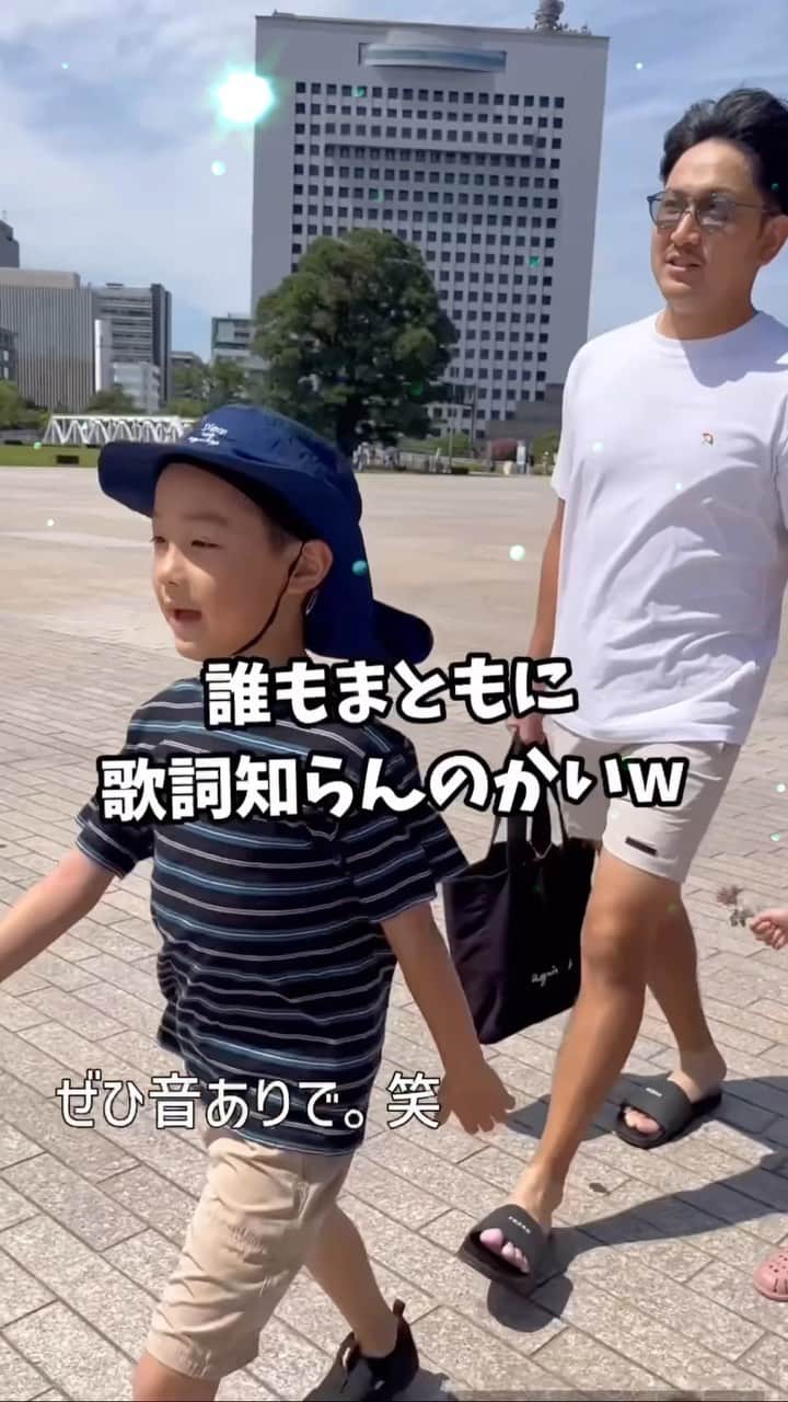 makikoのインスタグラム：「❤︎ めっちゃ大きい声で熱唱しながら歩いてますけど 歌詞盛大に間違ってるからね。  #スターマイン #歌ってみた」