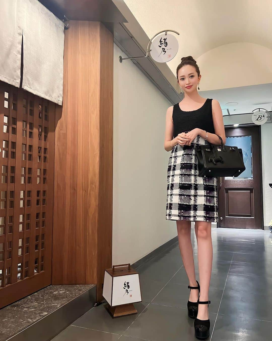 小川真葵さんのインスタグラム写真 - (小川真葵Instagram)「緒乃さんコーデ👗  #chanel #chanellover  #hermes #birkin25  #緒乃 #北新地緒乃」7月29日 20時50分 - aoi1002_