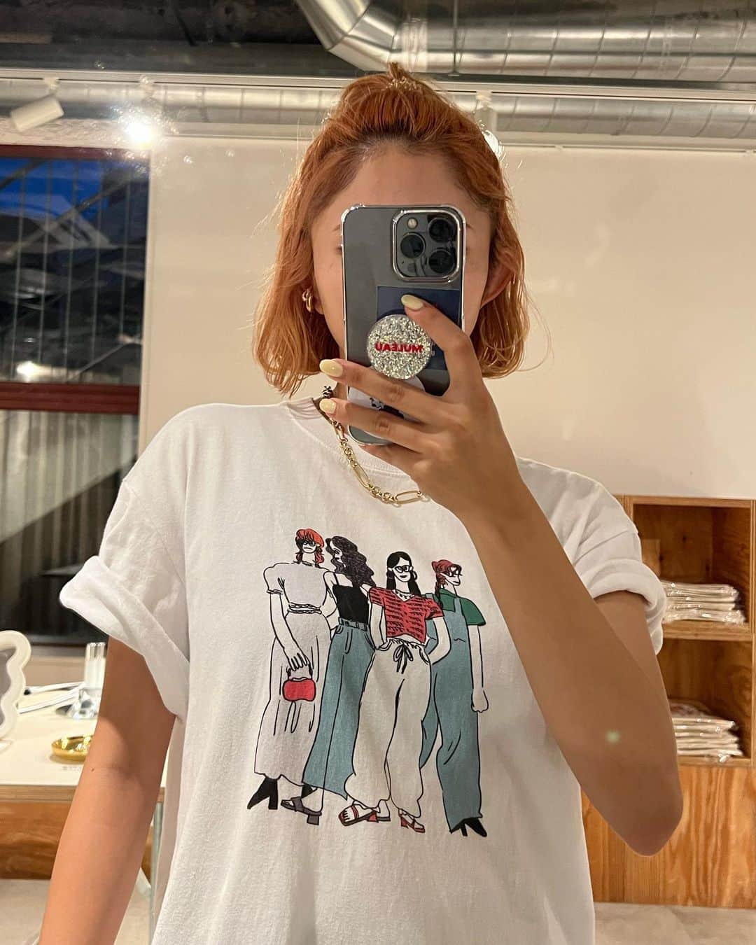 鈴本美愉さんのインスタグラム写真 - (鈴本美愉Instagram)「@muleau_official  Muléau Market2日目ありがとうございました❤️‍🔥 今日もとてもとても暑かったですが、足を運んでくださった皆さまありがとうございます🙌 明日もイラストレーターYUKOMATOBA @matobakkusu さんの似顔絵イベントがあります✨ 物販もしていて、素敵な物ばかりなのでそちらもぜひ‼︎  そして、せっかくお買い物に来てくださったのに完売アイテムが多く申し訳ございません..😭 8月にMuléauオンラインストアにて全てのアイテムが発売されるので、少しお待ちいただけたらと思います🙇‍♀️ 実物は店内に置いてありますので、宜しければお手に取って見てみてください‼︎  明日でラストになります！ 営業時間は10:00〜17:00(最終入店16:30)です✨ 11:00〜はフリー入店できます！ 私も終日店内にいるのでぜひ遊びに来てください😋  下北沢ラスト!お店紹介します! 今回はMuléau Marketの会場( tefu ) lounge Shimokitazawaの近くにある観葉植物屋さんのペニーレインです🌱 可愛くてお手頃な観葉植物がたくさんありました🤍 たくさんの緑でとても癒されるので行ってみてね✌️」7月29日 20時53分 - suzumotomiyu125