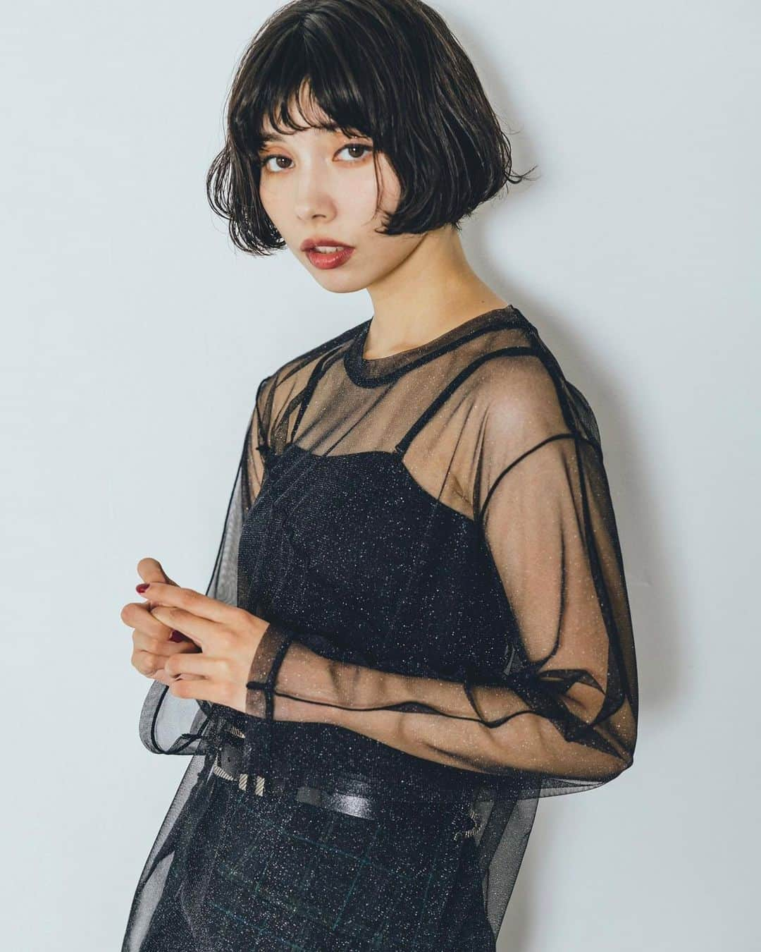 ページボーイさんのインスタグラム写真 - (ページボーイInstagram)「【 NEW ITEM 】  〈 ラメチュールアシメメローTOPS 〉 ¥4,400(tax in)ㅤ black,greige,brown/3color  ──────────────────ㅤ  今年トレンドのシアーラメが施されているチュール素材。 アシメメローデザインでシンプル過ぎず、 1枚持っているだけでオシャレ度がアップ◎  インナーにキャミソールを合わせると涼しい印象に。 ロゴデザインがある半そでＴと合わせればまた違った印象にも。 カジュアルからストリートまで幅広く楽しめます。  #ラメチュールアシメメローTOPS_PB  #23SS_PAGEBOYㅤ #PAGEBOY #ページボーイㅤ #チュール #チュールトップス #シアートップス #シアーブラウス #シアートップスコーデ #シアーコーデ #レイヤードコーデ #デニムコーデ #モード系ファッション #モード系」7月29日 20時54分 - pageboy_pr