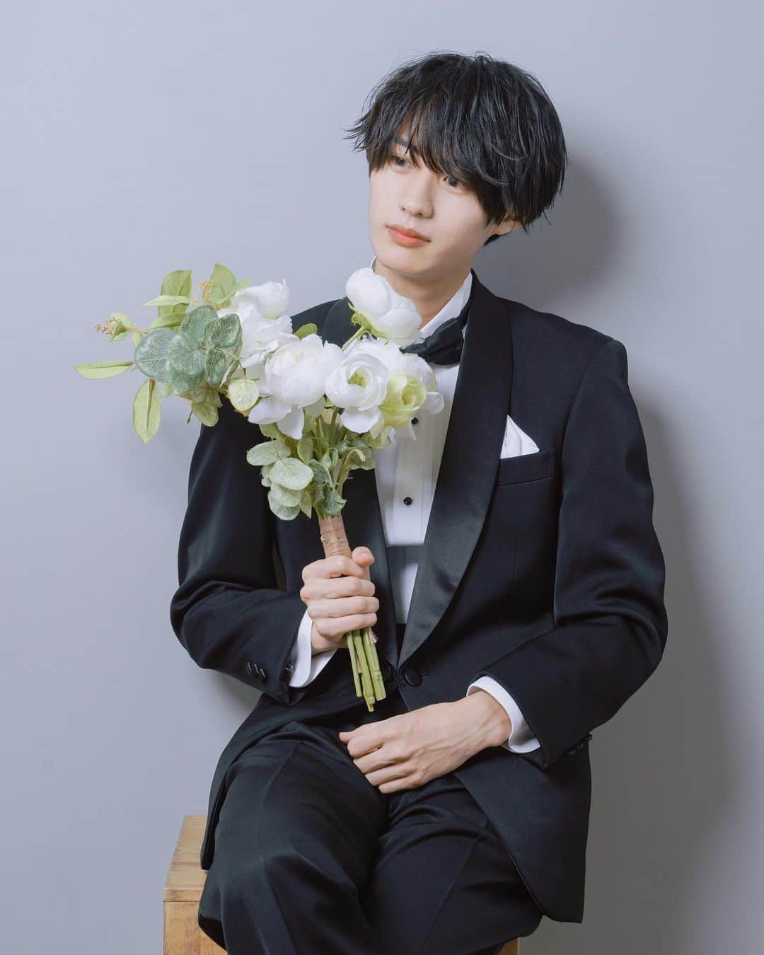 小林希大のインスタグラム：「無事本日、誕生日を迎えることが出来ました！🌹🥹 沢山のメンションなや暖かいメッセージありがとうございます︎︎😿🫶🏻🤍 前の年は様々な事に挑戦させていただき僕自身の課題点や上手くいかない点などがあったりしました。そうした中でいつも相談に乗ってくれていた家族や友人、そして暖かいアドバイスを下さったスタッフさん。そしていつも応援してくださるファンの方々に支えていただ僕は今こうしてここの舞台に立てていると思います。これからも感謝の気持ちを大事にし日々しっかりと精進してまいりたいと思います🔥  まだまだ未熟な僕ですが皆さんの応援一つ一つが僕の元気の源になっております。これからも暖かく見守っていただけると嬉しいです☺️」