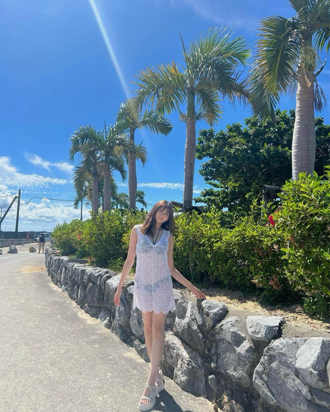木津レイナのインスタグラム：「⁡ 🏝️🌺 身長高くなってもヒール履きたい時は履くし 眩しくても紐出ちゃっても全然いい！笑 ⁡ #calzedonia #feelgoodincalzedonia  #okinawa」