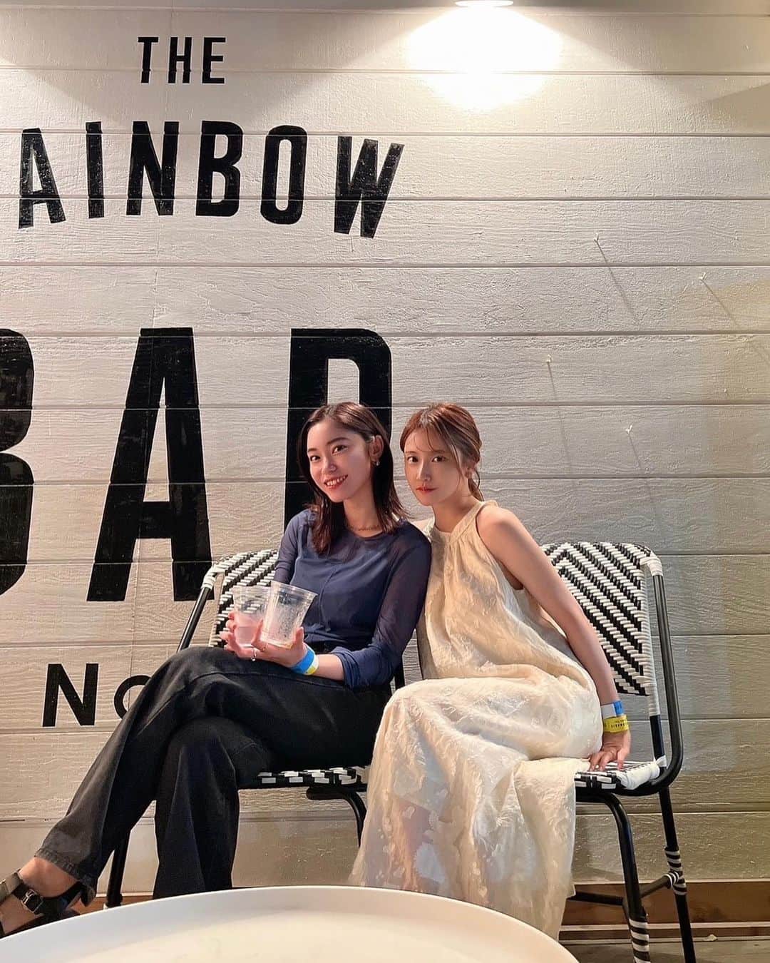 のインスタグラム：「夜bbq🌉🩷  食材うまく撮りたいのだが外カメラ壊れて起動させるとブルブルなるから毎回こうしてブレてしまう🎞️  9月になったら絶対新型へ📱」