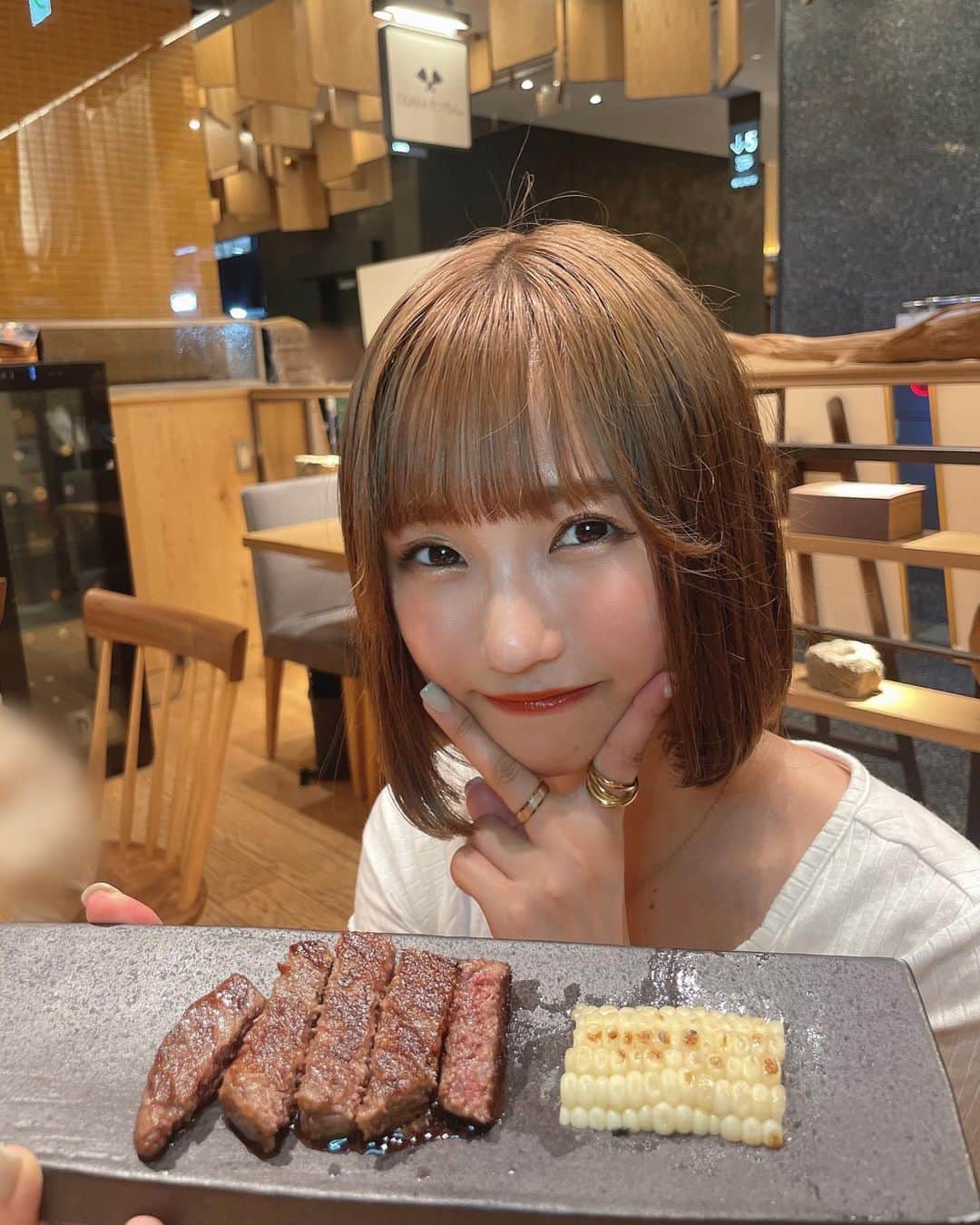 小林智絵さんのインスタグラム写真 - (小林智絵Instagram)「. . . . . . 渋谷の東急プラザ6階にある OSAKAきっちん。さん @osaka_kitchen.shibuya  にまーちゅんと行ってきました🍖 . . . 黒毛和牛＆海鮮コースを食べました🍖🦪🦑 . . . ステーキもとんぺい焼きも牡蠣もお好み焼きも、、、 どのメニューもぜーんぶめっっちゃくちゃ美味しかった🥹✨ . . そしてボリューミー😂✨ . 腹ペコで行ったのに物凄くお腹いっぱいになりました😂 . . . 好きな鉄板料理屋さんがまた増えた、嬉しいっ🥰♡ . . . . . PR #神泉グルメ #東急プラザ渋谷 #スクランブルスクエア #渋谷デート #渋谷女子 #渋谷ディナー #osakaきっちん渋谷 #渋谷グルメ #ステーキ #お好み焼き #ボブ #ボブアレンジ #ボブヘアアレンジ #イエベ秋 #イエベ秋メイク #イエベ #イエベメイク #年齢逆行アイドル」7月29日 12時12分 - kobayashichie_1012