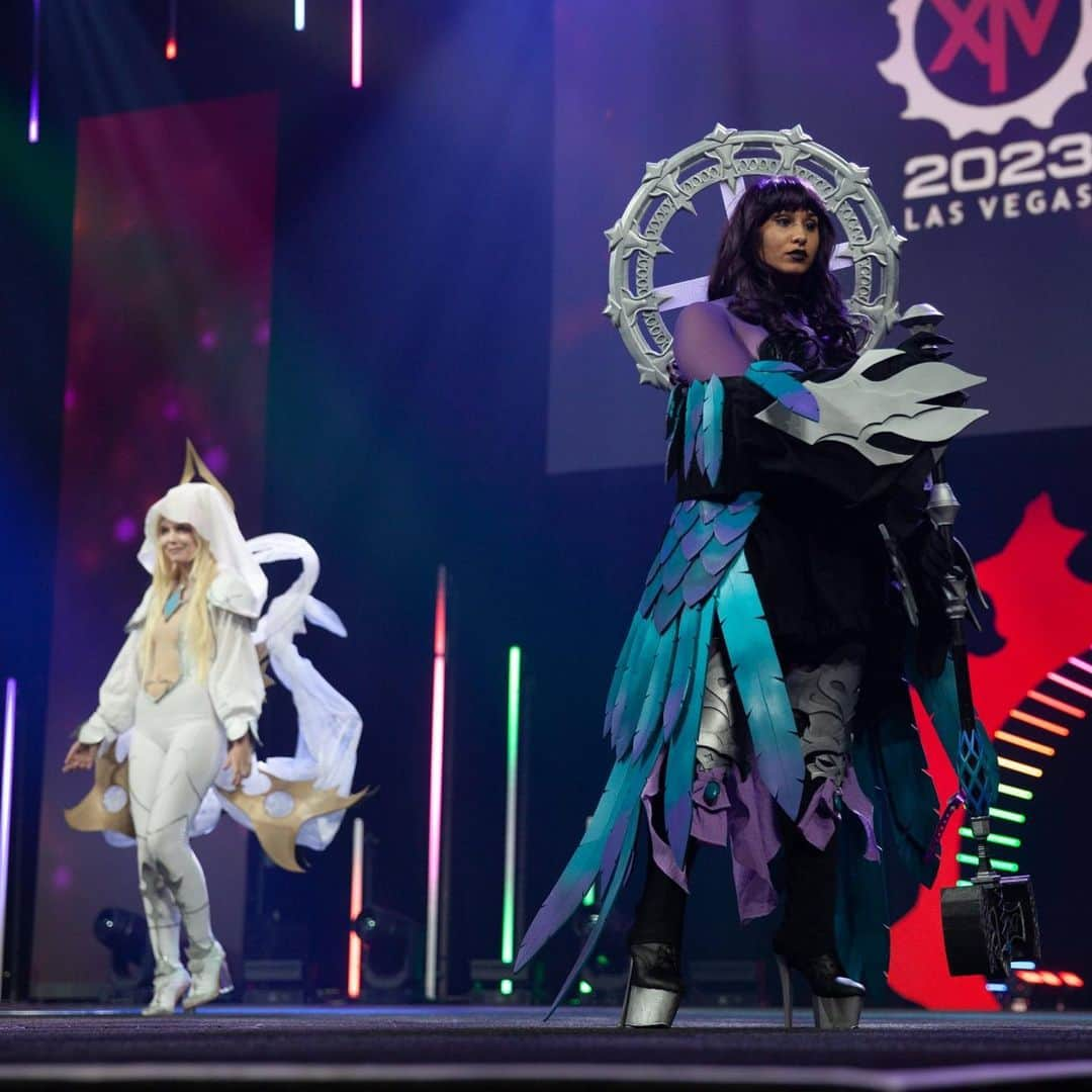 FINAL FANTASY XIVさんのインスタグラム写真 - (FINAL FANTASY XIVInstagram)「Check out some of the amazing cosplayers onstage during the Glamoured to Life event at the Fan Festival 2023 in Las Vegas! 🤩  #FFXIV #FF14 #FFXIVFanFest」7月29日 12時19分 - ffxiv