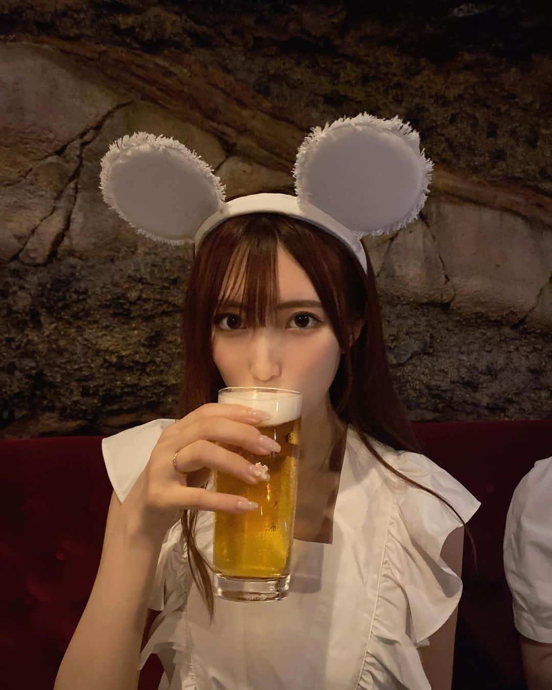 桜井まあかさんのインスタグラム写真 - (桜井まあかInstagram)「無事に夢だった飲酒ディズニーを、 いちにちいちえびしながら叶えれました🍺🍤  #アイドル #モデル #自撮り女子 #ディズニー #ディズニーコーデ #ディズニーシー #ミッキー #ミッキーマウス #ビール #ビール女子 #お酒 #お酒好きな人と繋がりたい #お酒好き女子 #いちにちいちえび #idol #japanesgirl #model #disney #disneyland #alcohol #beer」7月29日 12時37分 - maaaaaka02