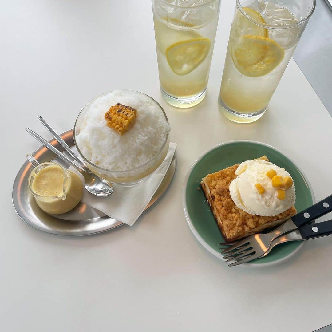 足立沙織さんのインスタグラム写真 - (足立沙織Instagram)「. 弘大にあるカフェ☕️  とうもろこしのスイーツが こんなに美味しいとは🌽♡  見た目も可愛いすぎる💭  #konwellcoffee#koreancafe #韓国#韓国カフェ#韓国旅行」7月29日 12時43分 - sao_ri_17