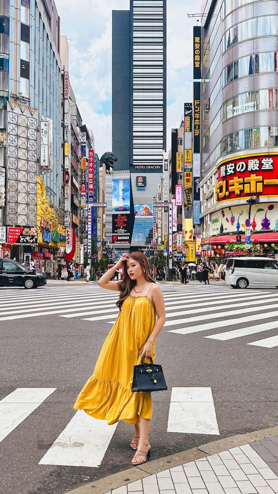 Stella Leeのインスタグラム：「From the best time to visit Japan, what to eat in each prefecture, souvenirs that you must buy, to best restaurants catering to your budget, I got you ALL Covered on www.stellartravelguide.com , this the BEST guide that you’ll ever need to conquer Japan 🇯🇵🇯🇵🇯🇵  With my expertise in Japan’s travel for more than 10 years, I finally made my Japan Travel Guide so you will save > 100 hours of research 😱😱😱 Here I spill my secrets on how to travel in Japan EFFORTLESSLY and to make sure every visit is well planned ❤️ Pssttt.. If you purchase before 30th Aug 2023, you’re eligible for LUCKY DRAW 💖 Win 1 return ticket to Japan, Zojirushi Rice Cooker, and Zojirushi Multi Pan 😍  🇯🇵 GIVEAWAY TIME 🇯🇵 1. Follow @stellalee92 2. Like this post and share it on your story 3. Comment about what you feel about this Guide, tag 3 friends of you  One entry only per account, private account can join 6 most interesting comments will win Zojirushi Tumblr each 😍 Giveaway will be closed on 12th Aug 2023 8pm WIB time Good luck!!」