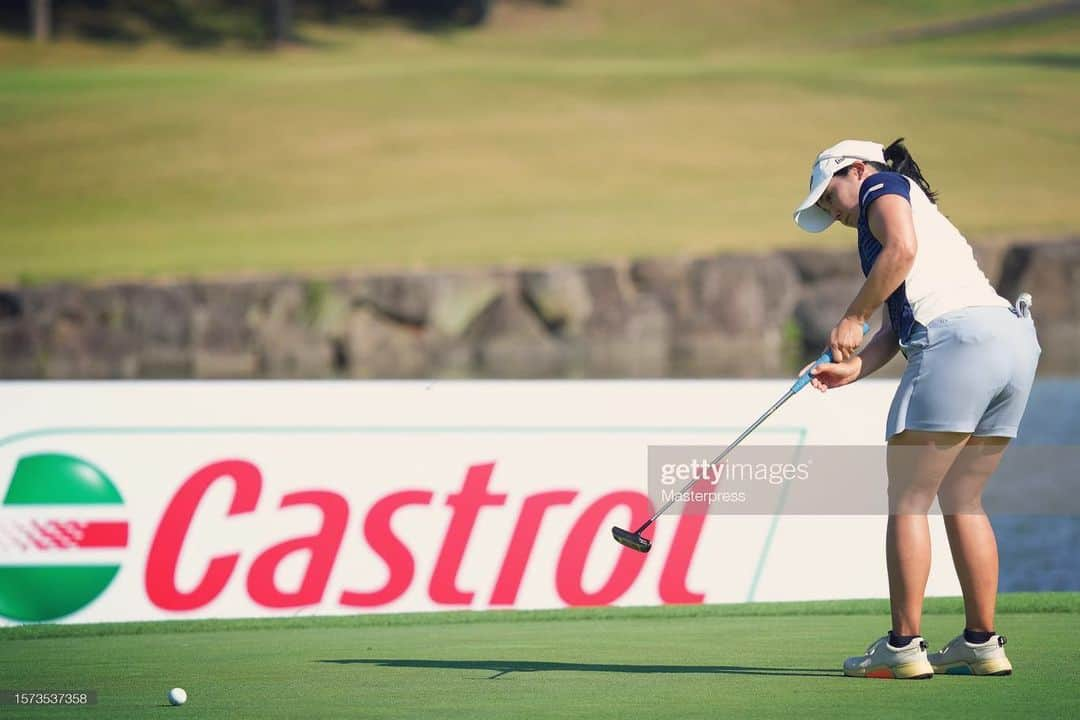 山村彩恵のインスタグラム：「⛳️ カストロールレディース🏆  スポンサーして頂いている、 カストロールさん主催の試合でした！！！ 3日間猛暑の中、久しぶりに最終日まで戦えて トータルがアンダーパーで終われて、 これからの自信にもなりました👍🔥  まだまだ自分らしいゴルフを求めて 楽しむことを忘れずに、前進していきます👊！  危険な暑さの中、 スコアラーやフォアキャディーをしてくださった ボランティアの皆様、本当にありがとうございました✨  皆様も今後も危険な暑さが続きますので くれぐれもお気を付けください🥵  #カストロールレディース  #富士市原ゴルフクラブ」