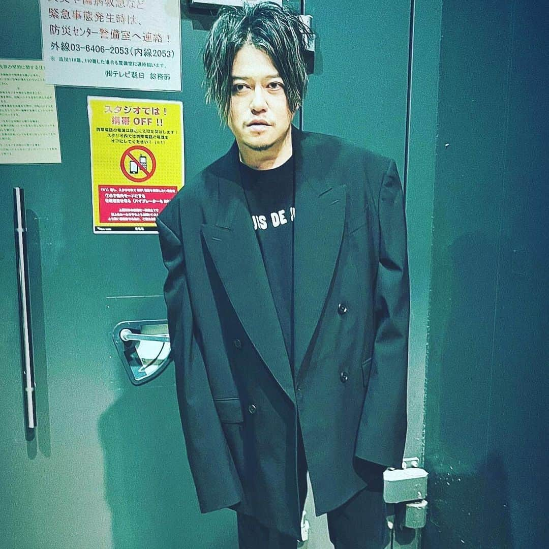 渋谷慶一郎さんのインスタグラム写真 - (渋谷慶一郎Instagram)「昨晩の報道ステーション、忖度ゼロのアンドロイドと僕によるライブ「Fake Newsじゃない」楽しんでもらえたようで良かったです。報道ステーションスタッフのみなさま、制作の @flex_kikakuseisaku さま、ありがとうございました。楽しかったです🐣」7月29日 13時31分 - keiichiroshibuy