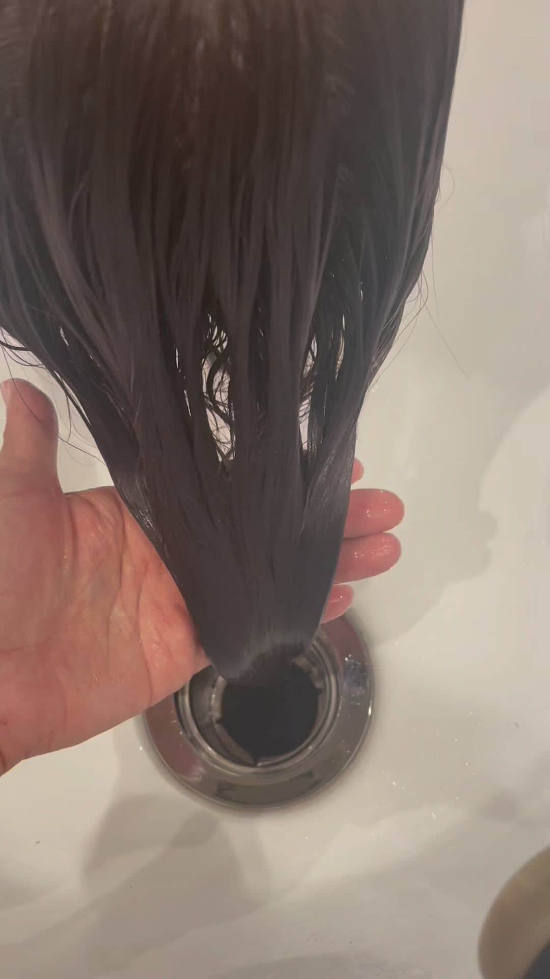 Tomohiro Sasakiのインスタグラム：「ラベンダーアッシュ🪻🪻  ブリーチベースからのカラーのみ めちゃくちゃ綺麗  @_ak.312   いつもありがとうございます🙇  #相模女  #町田  #町田美容室 #町田美容院 #町田美容師 #ハイトーンボブ #ハイトーンラベンダー  #ラベンダーアッシュ  #ラベンダーカラー  #ラベンダーグレージュ  #グレージュ  #ラベンダーベージュ」