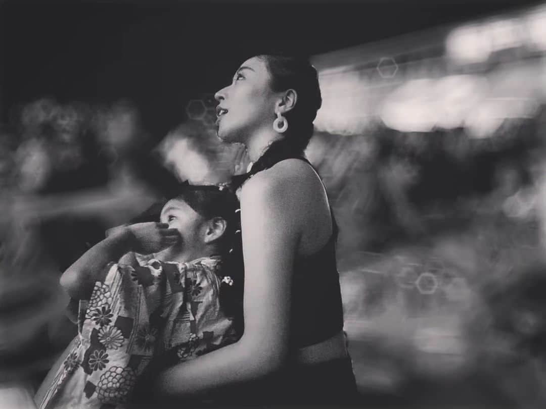 中川知香のインスタグラム：「🎇 何年ぶりの柏崎花火でしょうか。 広角で撮ってもはみ出る程の迫力。やっぱり地元の花火が１番！  #中川知香」