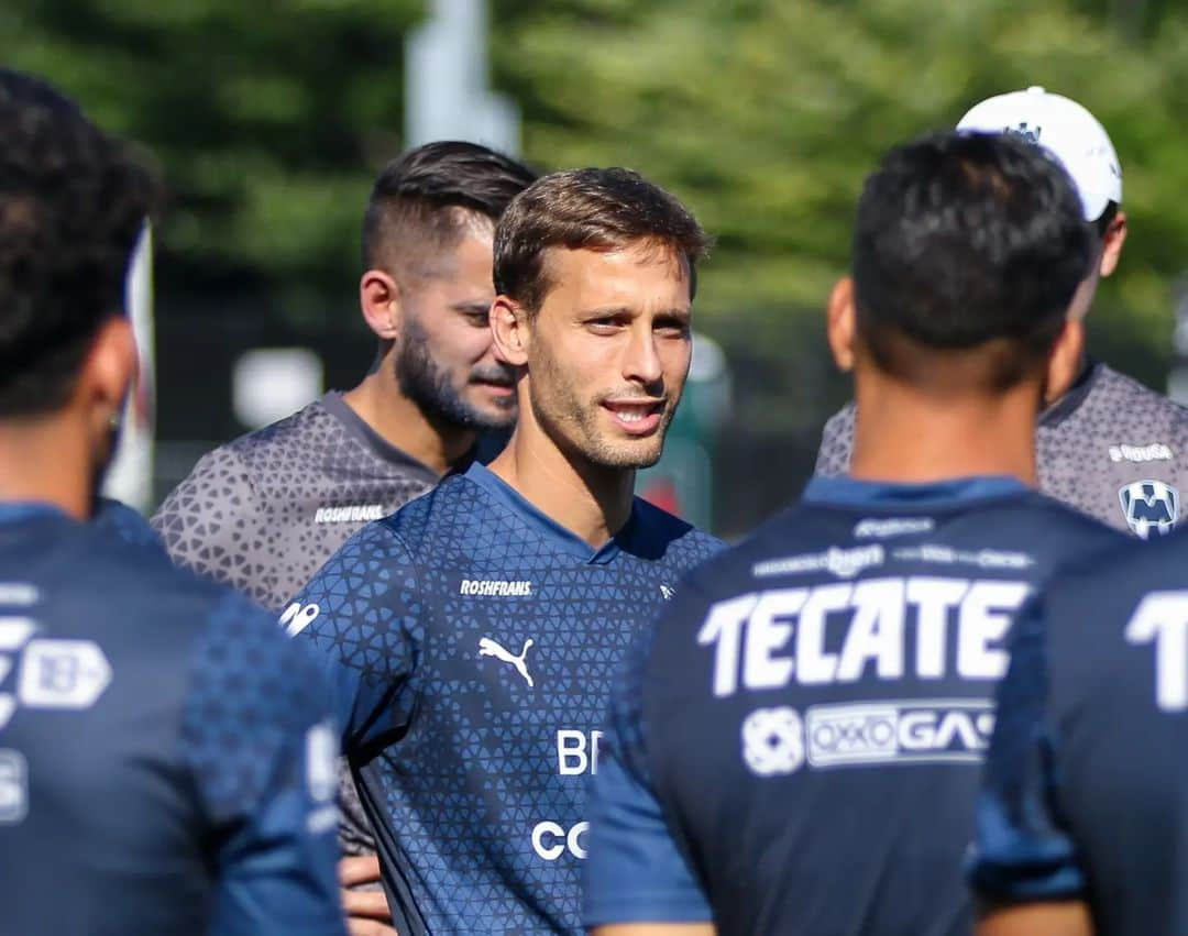 セルヒオ・カナレスさんのインスタグラム写真 - (セルヒオ・カナレスInstagram)「1️⃣° día de entrenamiento con @rayados preparando la @leaguescup 🏆 !!!」7月29日 13時49分 - sergiocanalesoficial