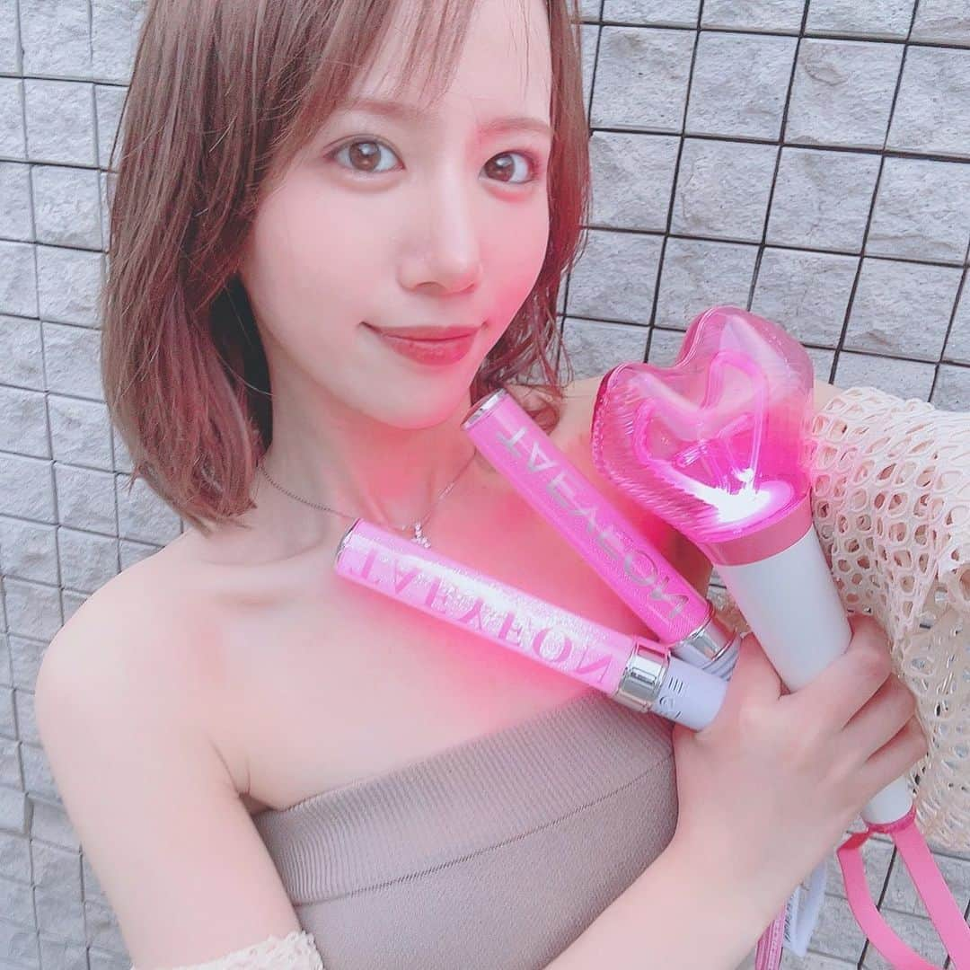 原望奈美のインスタグラム：「７月は私の一生の憧れであり推しであり命である人の生歌と美貌を拝めた幸せな月でした。⁣ ⁣ ⁣#소녀시대 🩷 #태연 🩷 #소원 ⁣#少女時代　#テヨン #願い  テヨン様、ありがとう😭 ⁣ ⁣７月も後少し。 乗り切れそう！  ⁣8月も推し事とお仕事で大忙し!! 歌もそろそろUPするから待っててね✌️ ⁣ ⁣ ⁣ ⁣ ⁣ ⁣ ⁣ ⁣ ⁣ ⁣ ⁣ ⁣ ⁣ ⁣ ⁣ ⁣ ⁣  ⁣#東京体育館 #taeyeonconcert #taeyeonconcert_theoddoflove #theoddoflove #theoddoflove_in_japan #taeyeon #김태연 #탱구 #taeyeonsnsd #snsd #snsd_oh_gg #사랑해요 #오오티디룩 #태연아_노래해줘서_고마워 #태연콘서트 #태연스타그램 #少女時代 #テヨンちゃんありがとう ⁣#selfie #셀카 #셀카그램 #셀스타그램 #sone #fashion #페션스타그램」