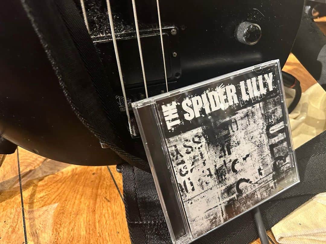 ヒロシさんのインスタグラム写真 - (ヒロシInstagram)「CDを手に入れた。  #THE SPIDER LILLY」7月29日 14時01分 - hiroshidesu.official