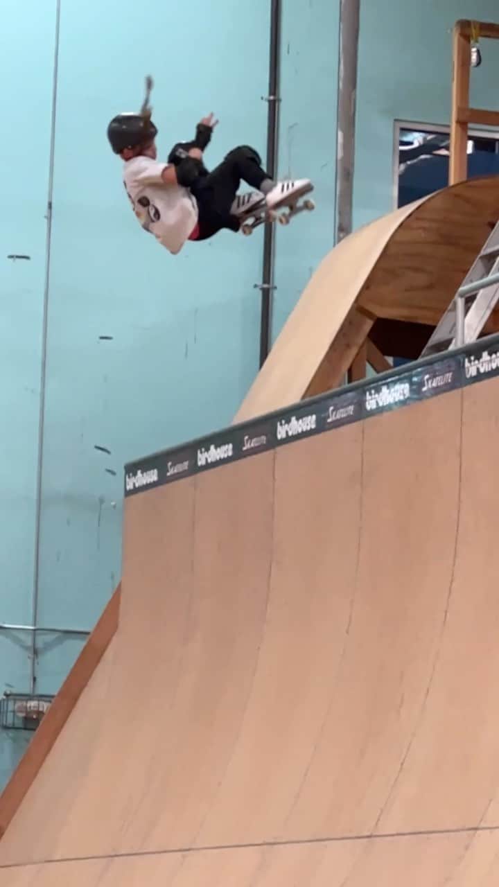 トニー・ホークのインスタグラム：「Getting back to pointing my Indy’s and flapping my inverts while Reese learned melon 5’s in a matter of minutes; these are her first and second ones ever. The arrogance of youth is magnificent.」