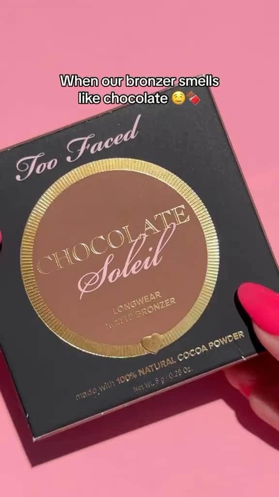Too Facedのインスタグラム：「Bronzing has never been so delicious 🍫😉🤎 Celebrate #NationalMilkChocolateDay with our Chocolate Soleil Matte Bronzer! 😍 #toofaced #bronzer」