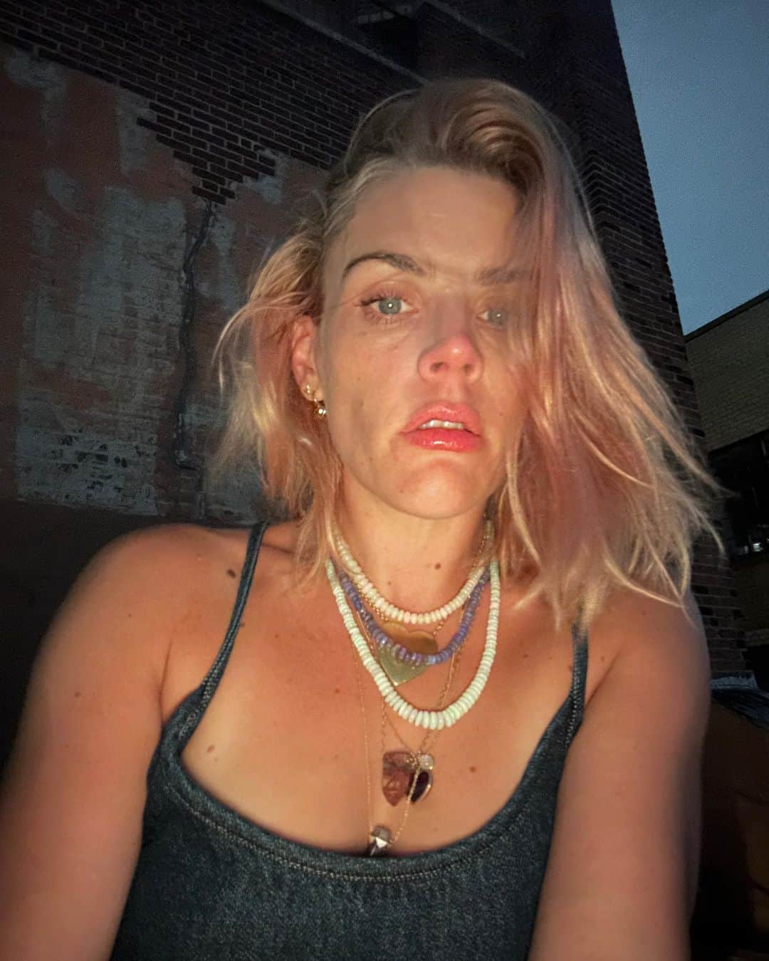 ビジー・フィリップスさんのインスタグラム写真 - (ビジー・フィリップスInstagram)「honestly all i ever need is a view.」7月29日 14時08分 - busyphilipps