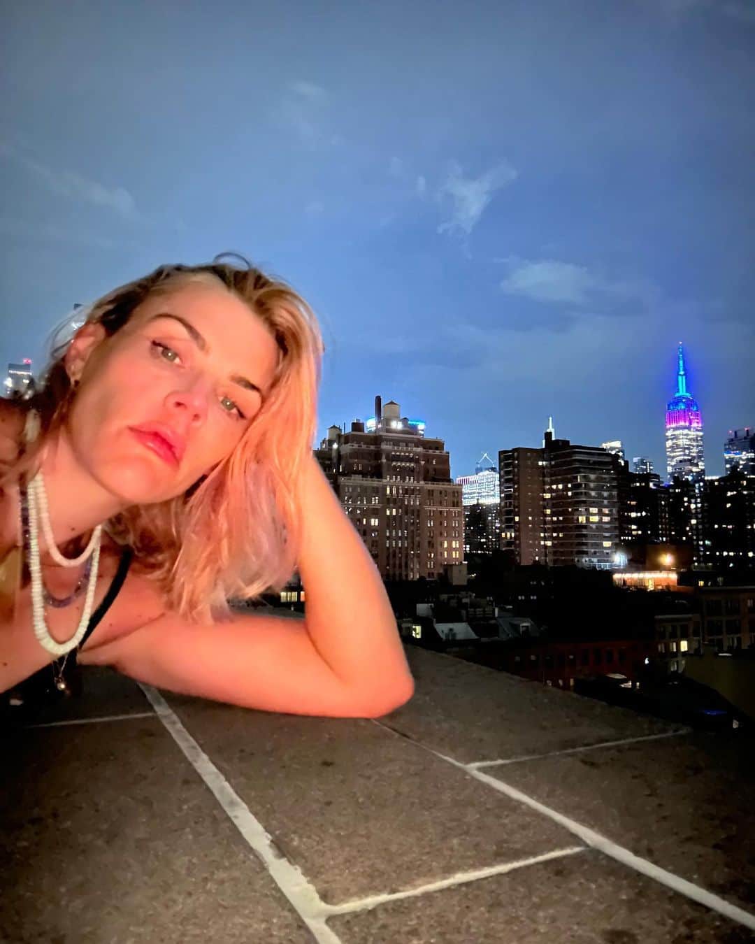 ビジー・フィリップスさんのインスタグラム写真 - (ビジー・フィリップスInstagram)「honestly all i ever need is a view.」7月29日 14時08分 - busyphilipps