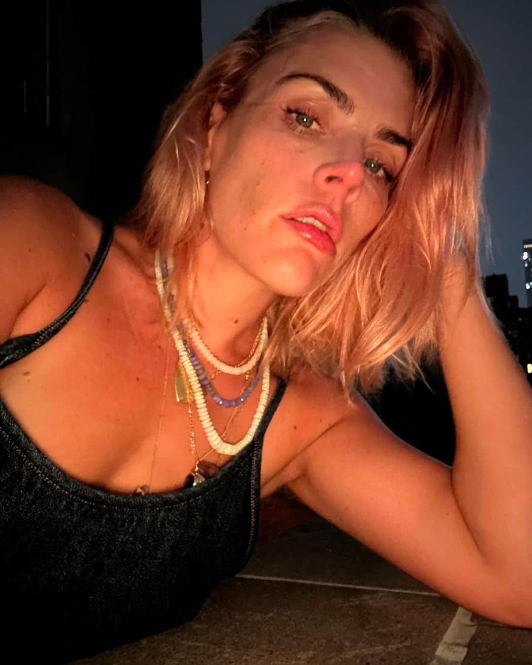 ビジー・フィリップスさんのインスタグラム写真 - (ビジー・フィリップスInstagram)「honestly all i ever need is a view.」7月29日 14時08分 - busyphilipps