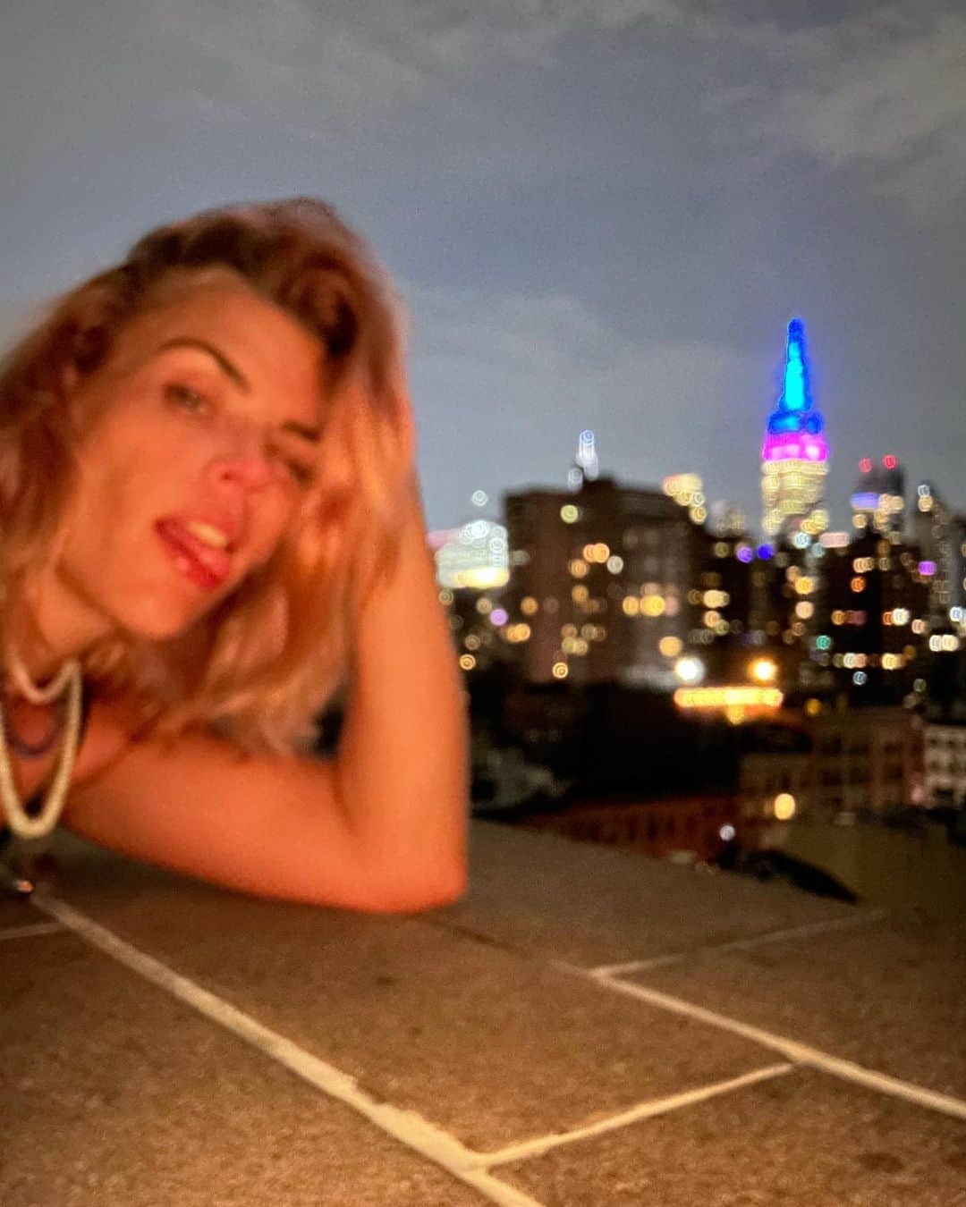 ビジー・フィリップスのインスタグラム：「honestly all i ever need is a view.」