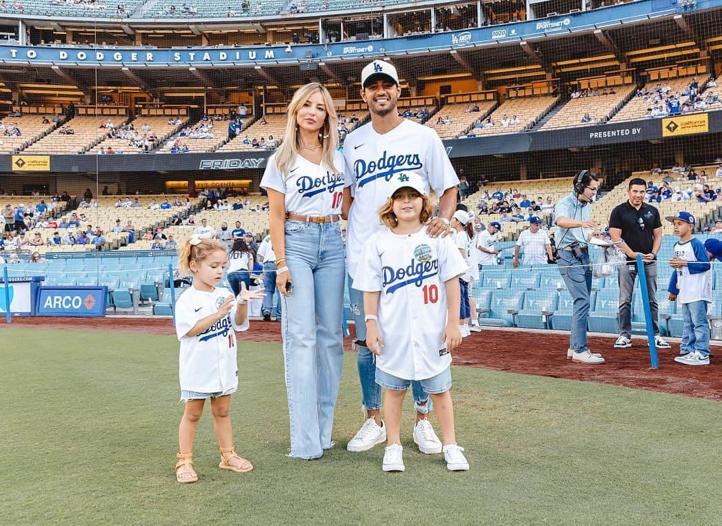 カルロス・ベラのインスタグラム：「⚾️」