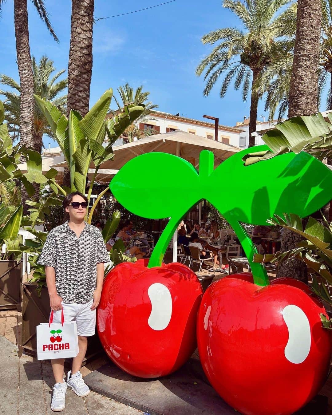 DJ DAIKI（若林大輝）のインスタグラム：「Ibiza街歩き🍒 イビサはパーティーはさることながら 世界一のサンセットそして街の雰囲気も好き😊 またすぐ行きたい🛩🏝次回イビサ計画中 #スペイン #イビサ #街歩き #夏」