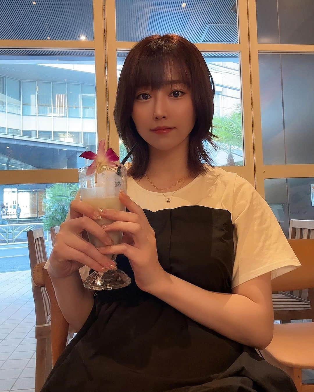 松本菜奈実のインスタグラム：「たくさんいいねください💓 #松本菜奈実 #photooftheday  #cafe  #jav」