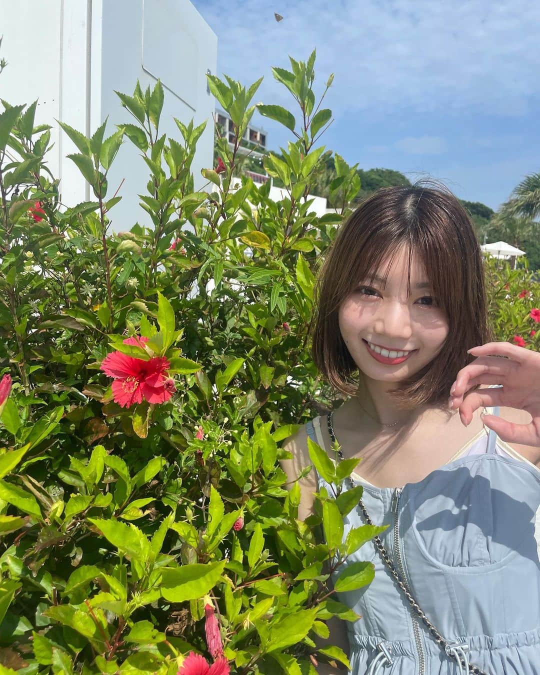 高本彩花さんのインスタグラム写真 - (高本彩花Instagram)「🌺  #沖縄 #ウミカジテラス #ハンモック楽しかった #ハイビスカスも綺麗だった #また行きたいな #高本彩花 #ayacherigram」7月29日 14時48分 - ayacheri._.official