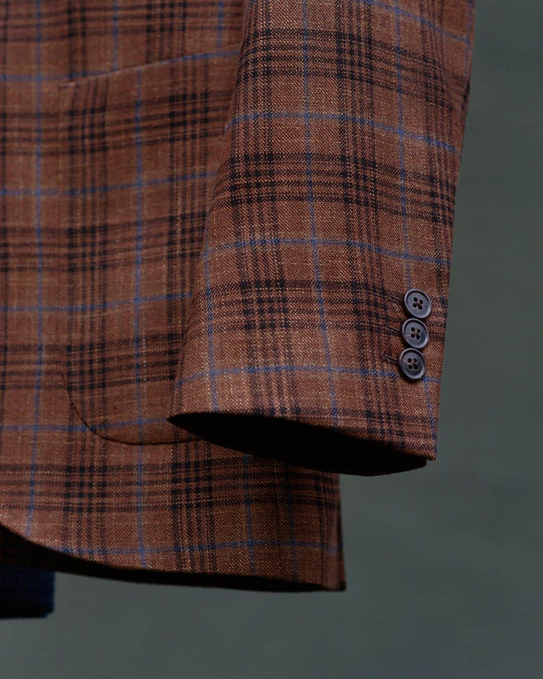 ドーメルのインスタグラム：「Discover our new jacketing collection with the FOREVER GREEN bunch, a wide range of colourful patterns presented with a selection of matching corduroy trousers.  Bunch : FOREVER GREEN Ref : 779401  #dormeuil #luxurytailoring #tailormade #luxuryfabrics #bespoketailoring #luxurynaturalfibers #ethicalcloth #sustainablefashion #sustainableluxury #1842paris #foreververgreen」