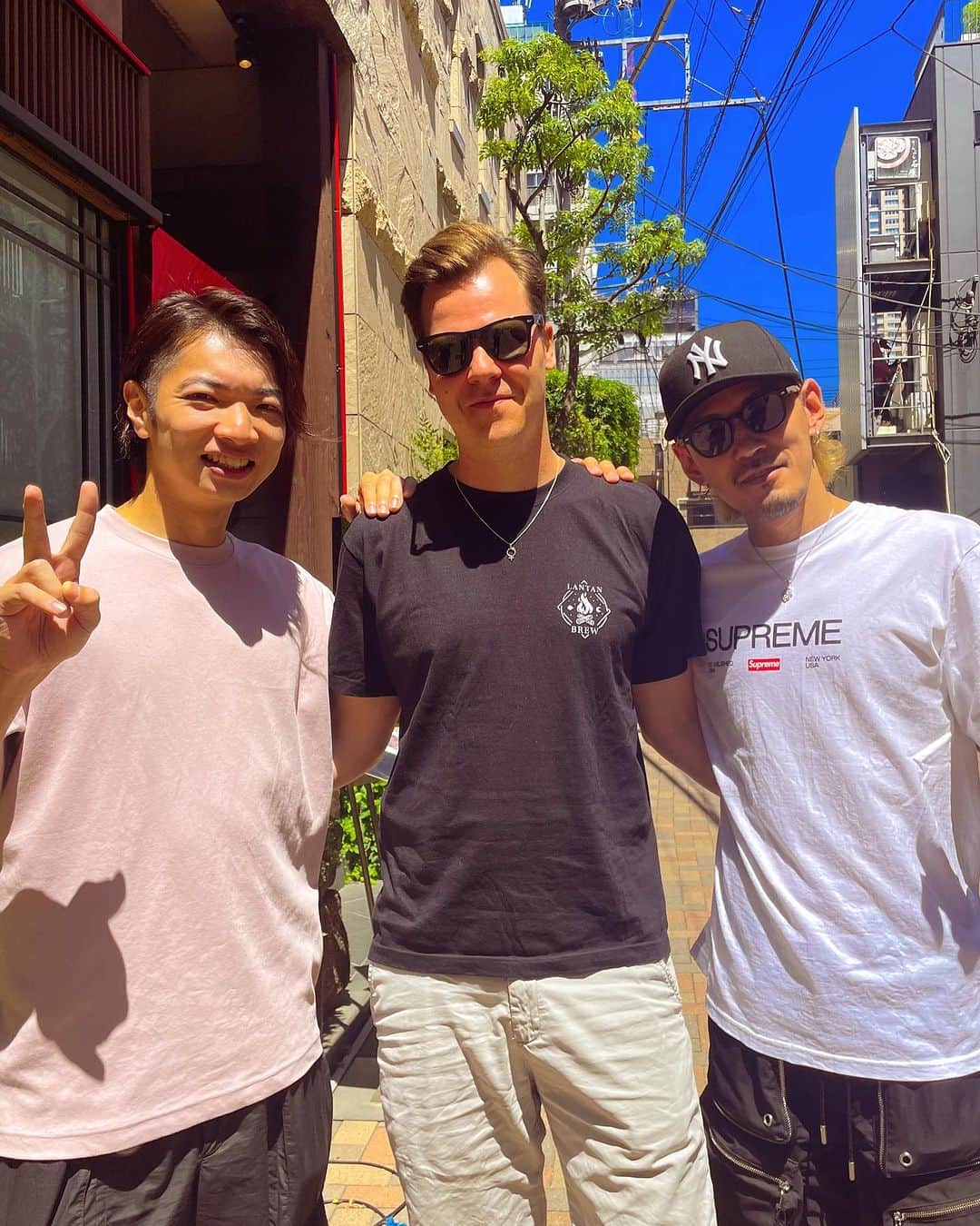 草川瞬のインスタグラム：「Cooking two songs with Josef, who is visiting Japan from Sweden! Track producer is Atsushi Shimada! One of the geniuses of music making in the world. It was great to have another session with him over the pandemic. Let's make music again soon!  スウェーデンから来日中のJosefと2曲制作 世界にいる音楽を作る天才の1人 そして日本が誇る天才島田！ パンデミックを越えて また一緒にセッションが出来て嬉しかったです またすぐに音楽制作しましょう！」