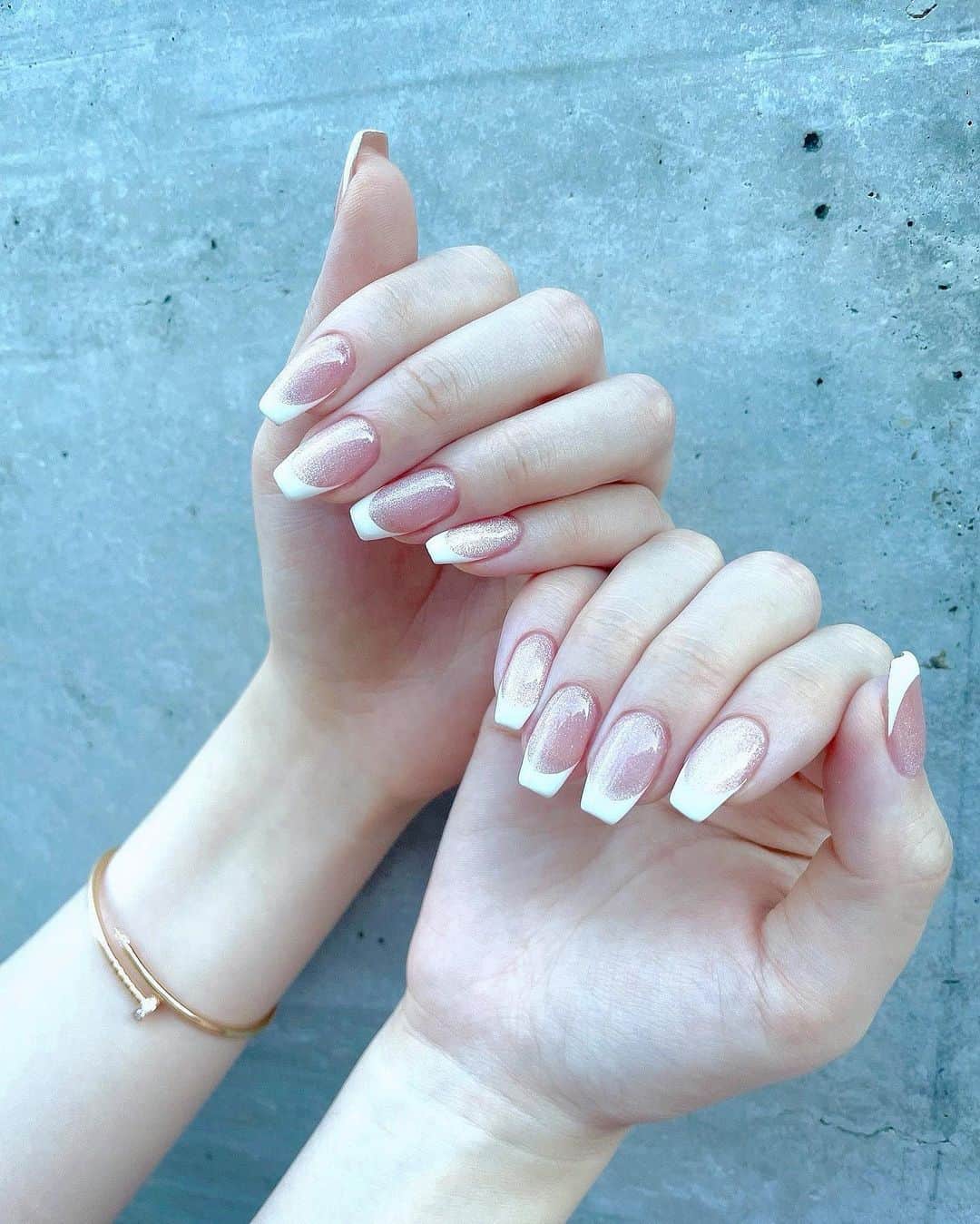 KAI32のインスタグラム：「. Magnet french🦷 . マグネットベースでネイルベッドを整えてから、やや浅めにホワイトフレンチを描きました！ フレンチを描く時は　@lilygel.nail の 〝KAI ×  Lily gel  フレンチライナー〟を使用すると超簡単綺麗に仕上がるよ❤︎ . フレンチの描き方は僕のYouTubeチャンネル〝KAI TV NAIL〟で紹介しているので観てね🫧✨ 『究極のフレンチの作り方』で検索🔍 . . #pinkrosewindow #pink_rose_window」