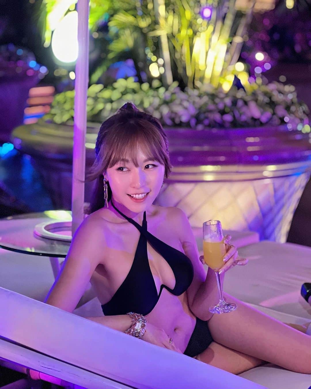 Miss Hunnyのインスタグラム：「Last night🖤  #WynnMacau #CheckInWithWynn #GourmetAtWynn #Macao #WynnBeachClub」